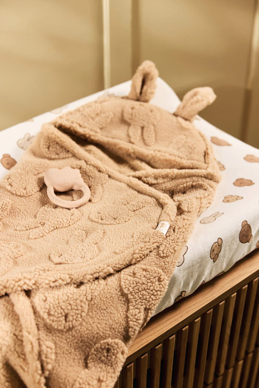 Jollein- Einschlagdecke für Babyschale- Miffy Jacquard