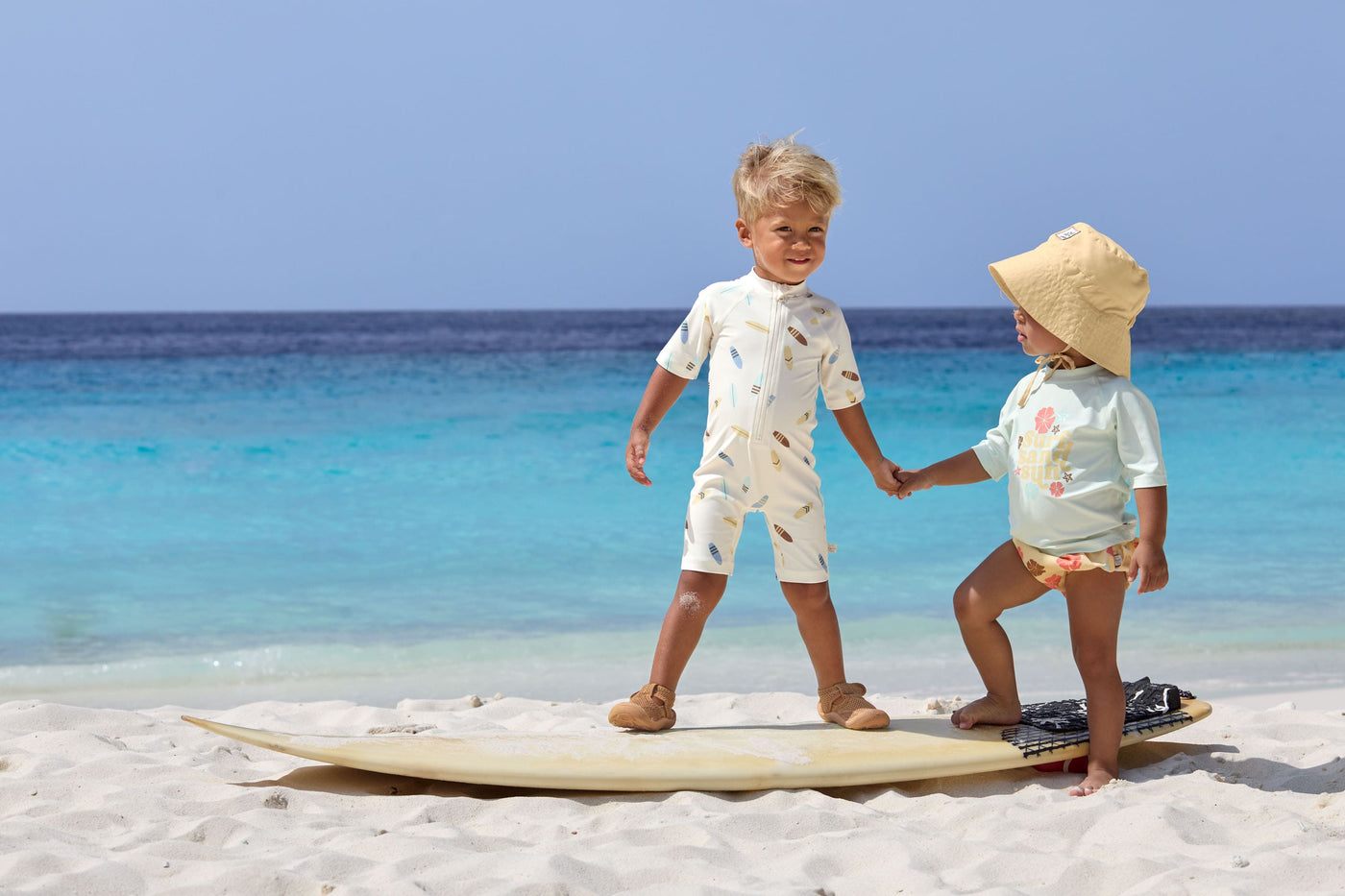 Lässig-Schwimmanzug Kinder Kurzarm (UV Schutz) - Surfbrett, Weiß