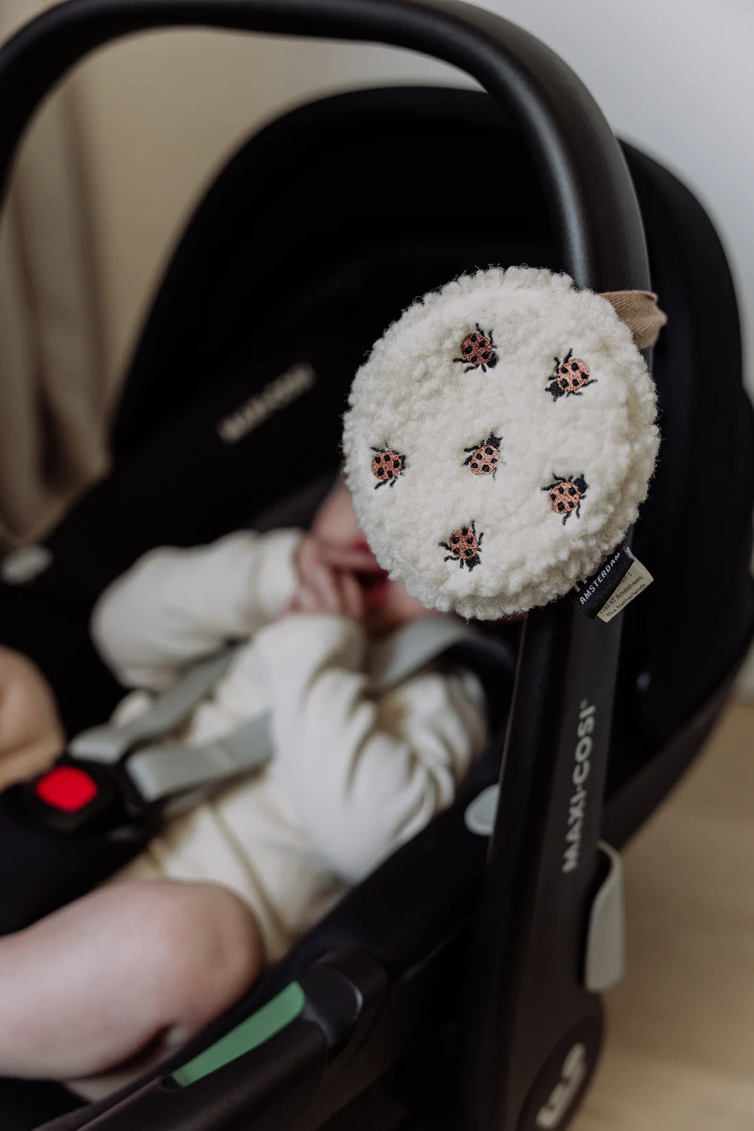 Flow Amsterdam -Ted - Comforter on the go (ladybug)