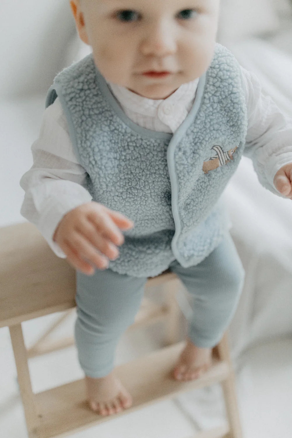Teddy Weste 'clear blue' mit Dackel-Stickerei - clear blue