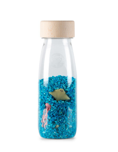 Petit Boum - Sensorikspielzeug "Spy Bottle Sea